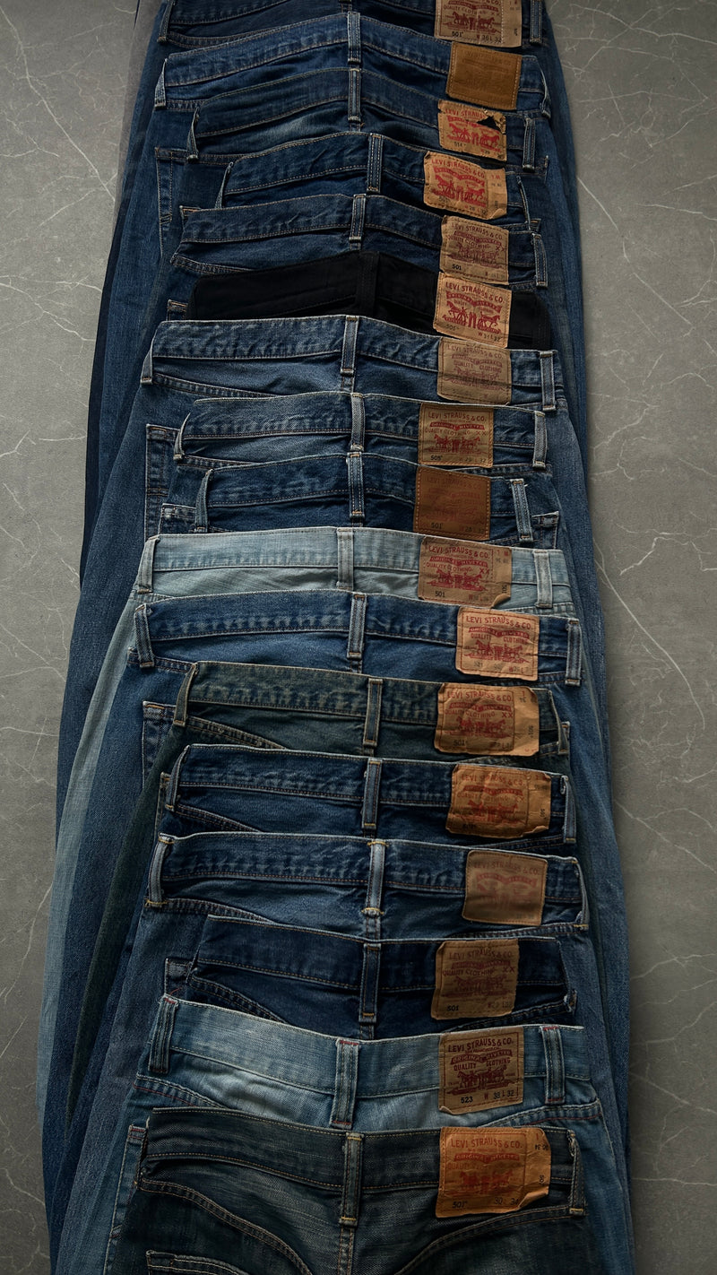 <p><strong>Branded Pieces</strong></p>