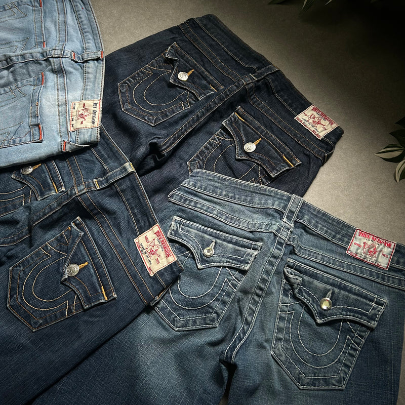 <p><strong>Branded Pieces</strong></p>